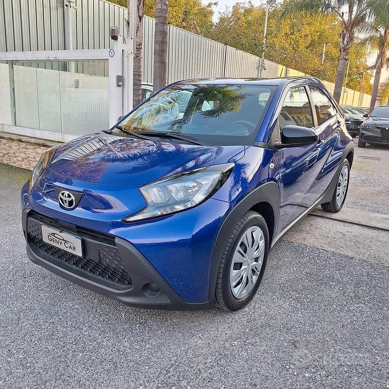 Blu Usata 2024 Toyota Aygo X Active SUV | 14.500 € (Buon prezzo) - Immagine 1/4