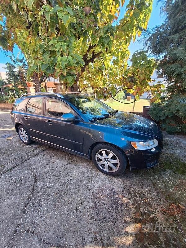 Usata Volvo V50 180 CV (132 kW) 2011 Marrone Station wagon