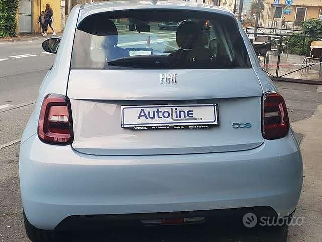 Usata Fiat 500e Icon 42 kW (58 CV) 2021 Celestial blue Berlina