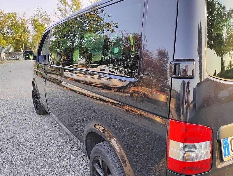 Usata VW Caravelle 116 CV (85 kW) 2008 Nero Furgone