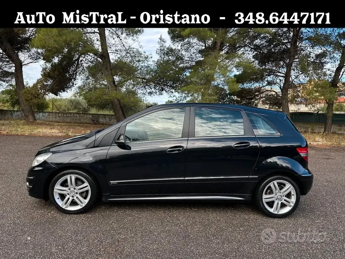 Usata Mercedes B200 140 CV (102 kW) 2009 Nero Monovolume