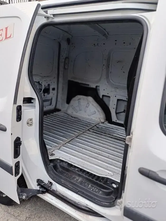 Usata Renault Kangoo 90 CV (66 kW) 2011 Bianco Monovolume