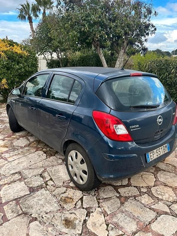 Usata Opel Corsa 85 CV (62 kW) 2012 Blu Utilitaria