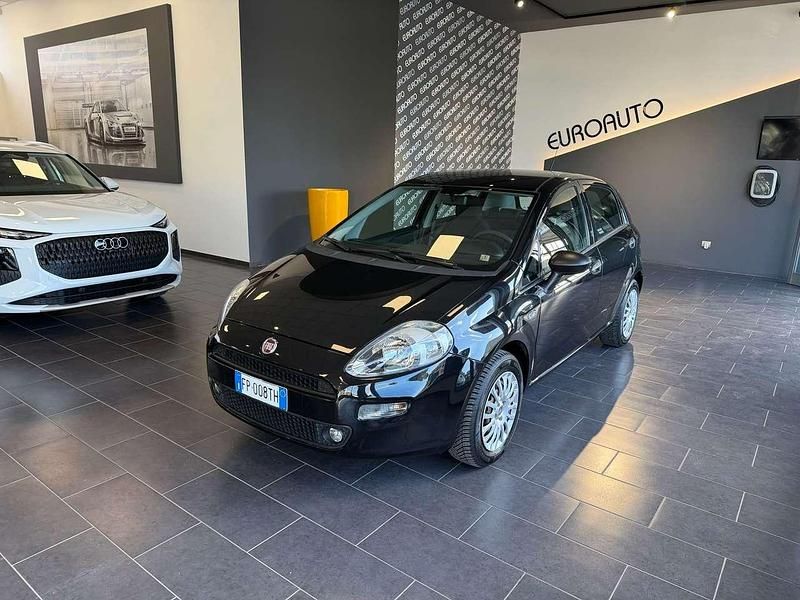 Nero Usata 2018 Fiat Punto Lounge Due volumi | 7900 € (Buon prezzo) - Immagine 1/4