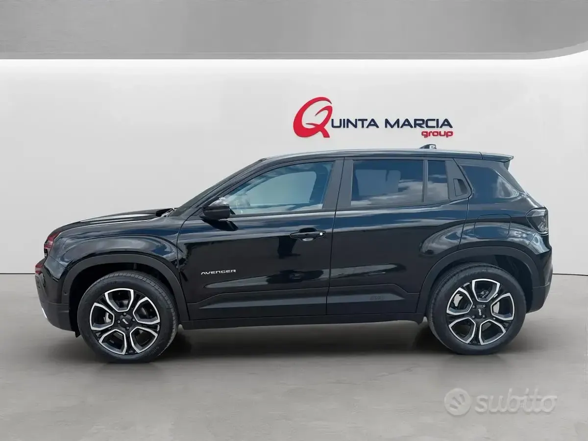 Käytetty Jeep Avenger Summit 101 HP (74 kW) 2025 Musta Katumaasturi