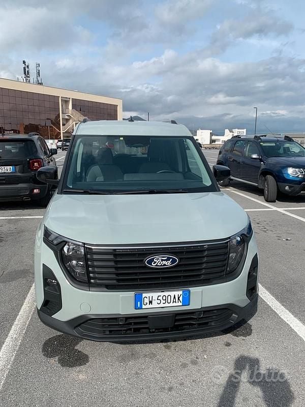 Usata Ford Tourneo Courier Active 125 CV (91 kW) 2025 Grigio Monovolume