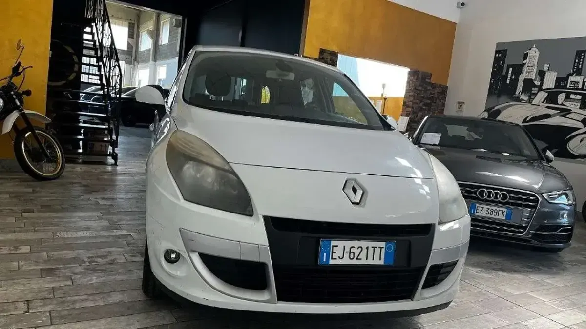 Usata Renault Scénic III Dynamique 110 CV (80 kW) 2011 Bianco Monovolume