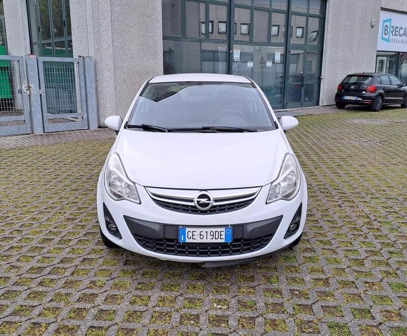 Usato 2013 Opel Corsa 1.2 Benzin 85 CV (3.950 €)