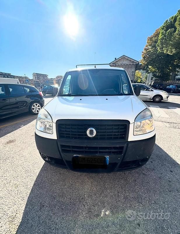 Begagnad Fiat Doblò 75 HK (55 kW) 2007 Vit Minibuss
