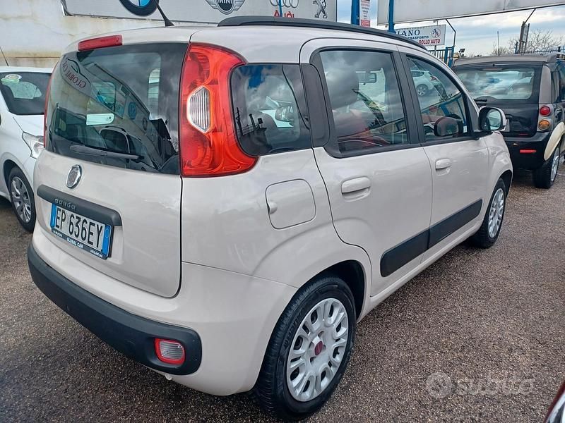 Usata Fiat Panda Lounge 69 CV (50 kW) 2013 Beige Utilitaria