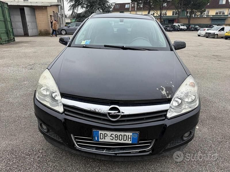 Usata Opel Astra Cosmo 125 CV (91 kW) 2008 Nero Station wagon