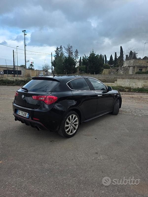 Usata Alfa Romeo Giulietta Exclusive 140 CV (102 kW) 2011 Nero Berlina