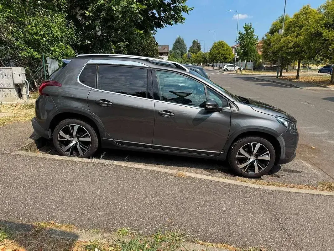 Usata Peugeot 2008 Allure 110 CV (80 kW) 2018 Grigio SUV
