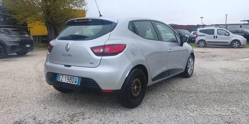 Usata Renault Clio IV 75 CV (55 kW) 2015 Grigio Berlina