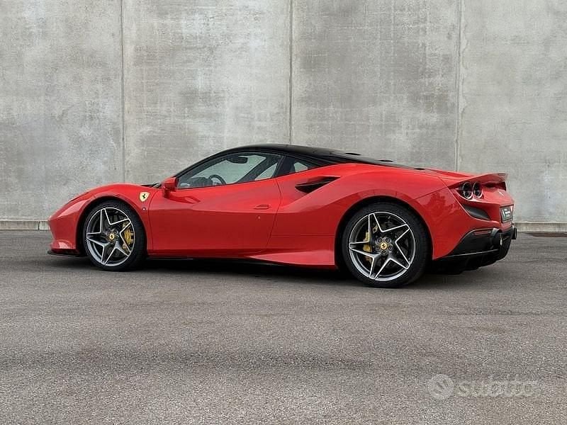 Usata Ferrari F8 721 CV (530 kW) 2020 Rosso Coupé