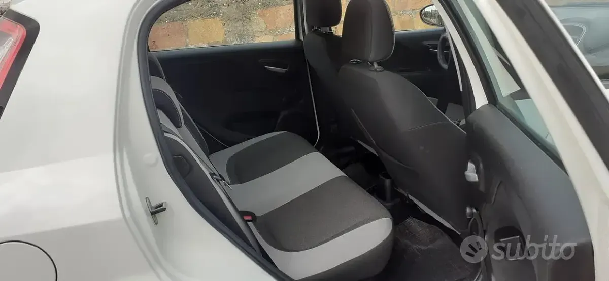 Usata Fiat Grande Punto Street 95 CV (69 kW) 2013 Bianco Utilitaria