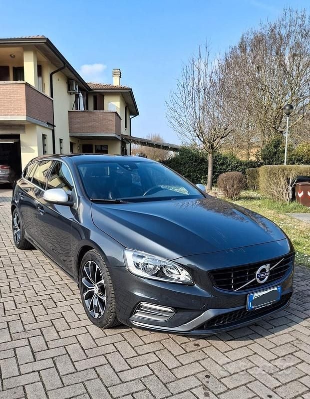 Usata Volvo V60 R-Design 2016 Grigio Station wagon