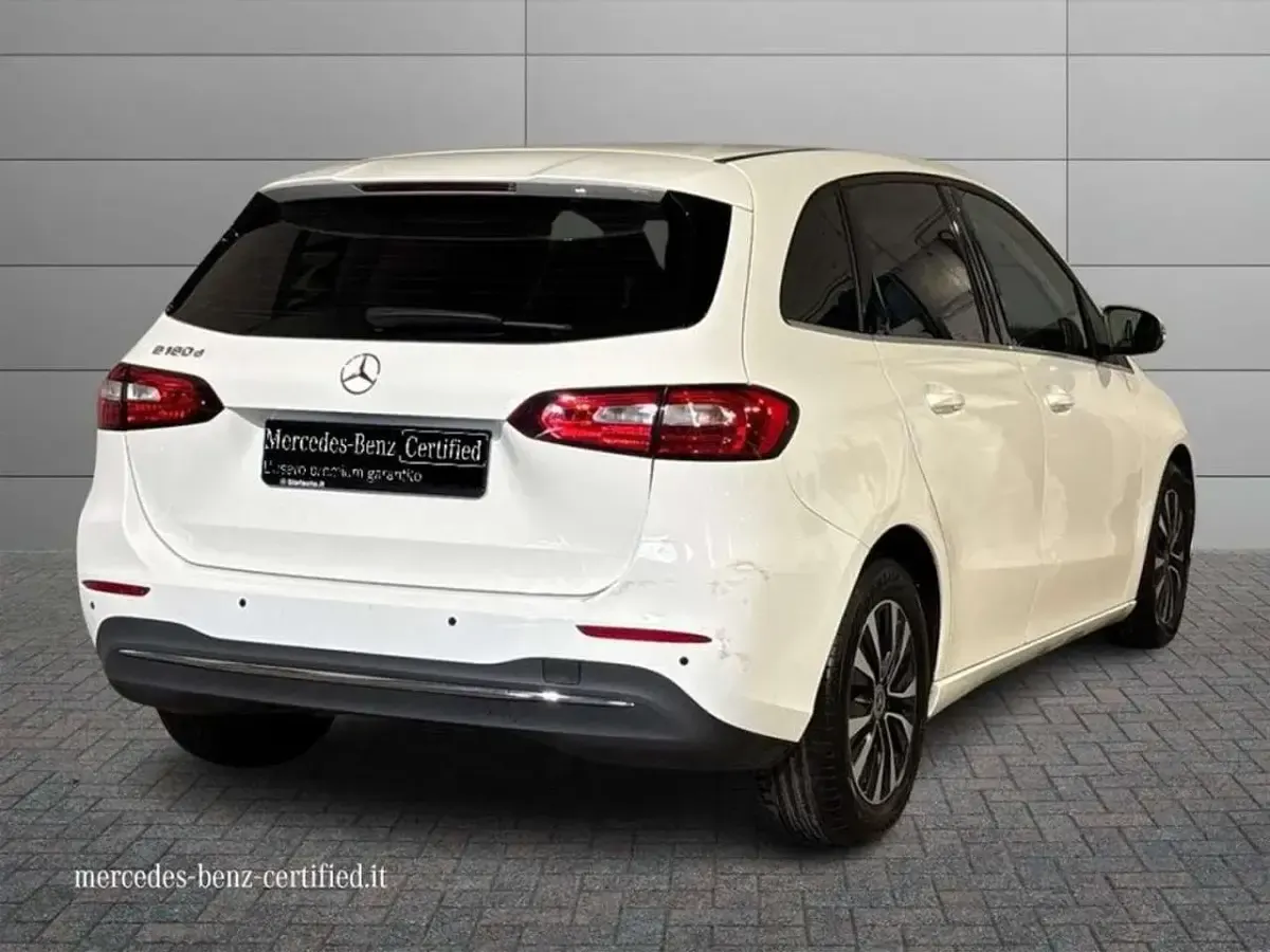 Usata Mercedes B180 116 CV (85 kW) 2021 Bianco polare Utilitaria