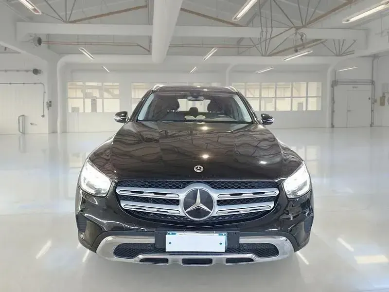 Usata Mercedes GLC300 Business 211 CV (155 kW) 2021 Nero SUV