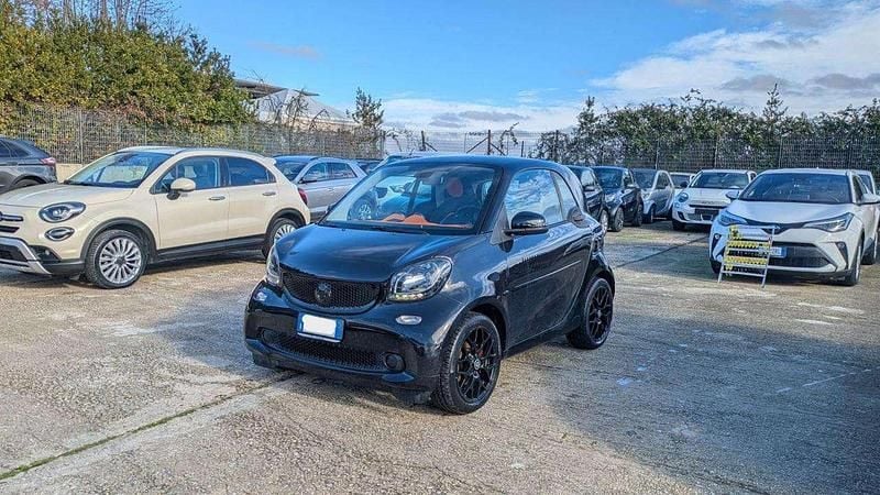Nero Usata 2023 Smart ForTwo Coupé Utilitaria | 7900 € - Immagine 1/4