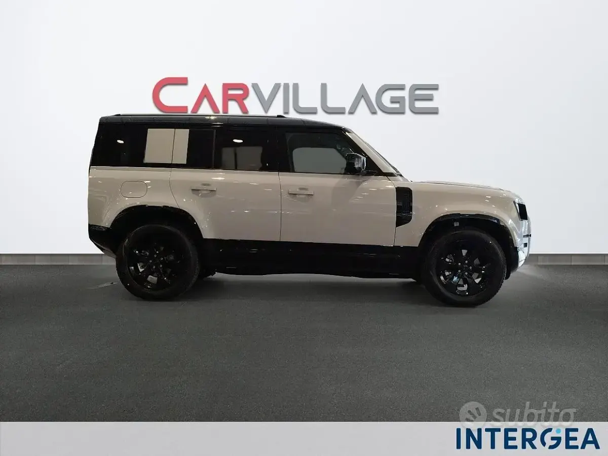 Nuova Land Rover Defender SE Dynamic 250 CV (183 kW) 2026 Nero SUV