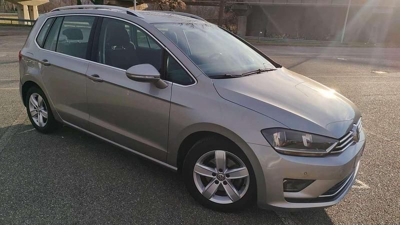 Usata VW Golf Sportsvan Executive 110 CV (80 kW) 2016 Argento Monovolume