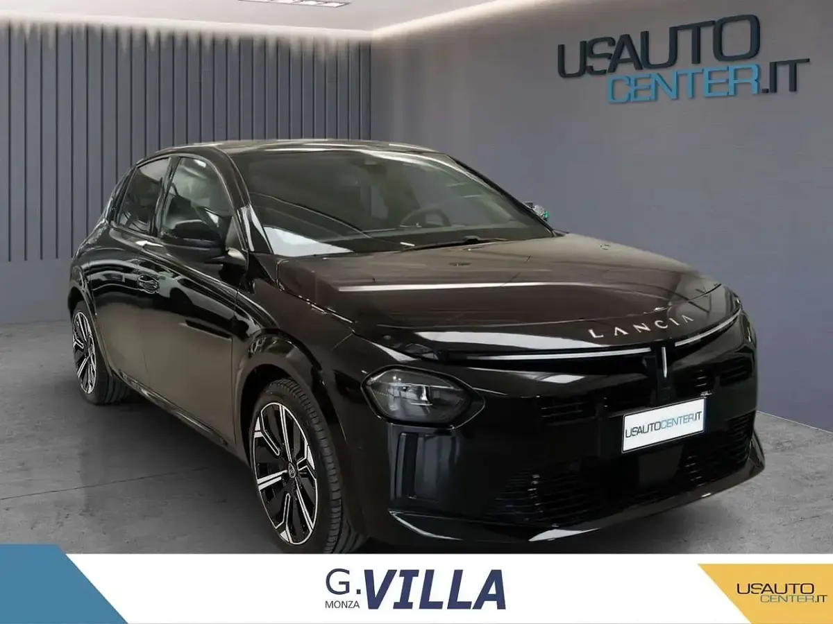 Usata Lancia Ypsilon 110 CV (80 kW) 2025 Nero Utilitaria