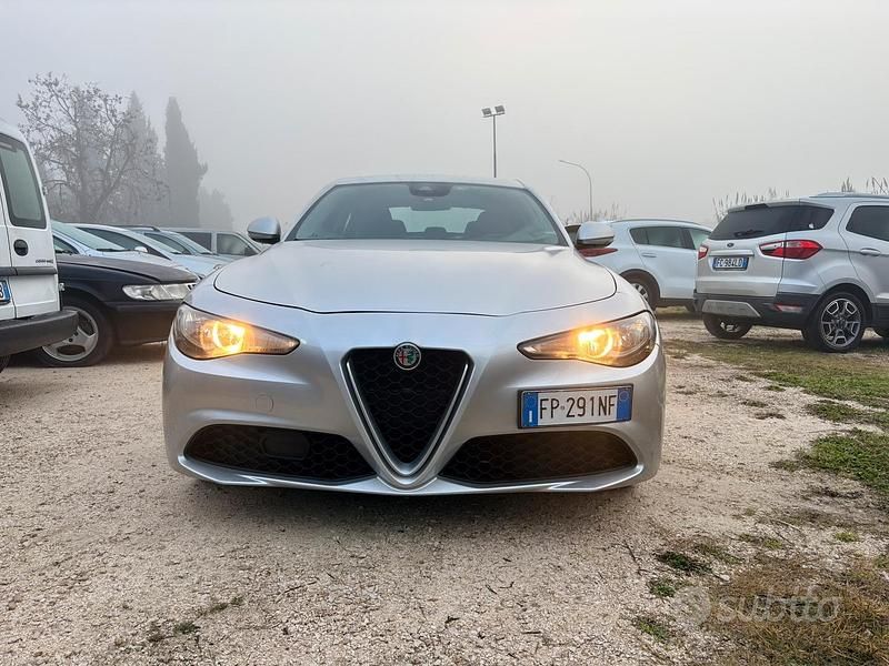 Grigio Usata 2018 Alfa Romeo Giulia Tre volumi | 18.500 € - Immagine 1/4
