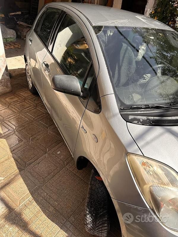 Usata Toyota Yaris Sol 75 CV (55 kW) 2008 Grigio Utilitaria