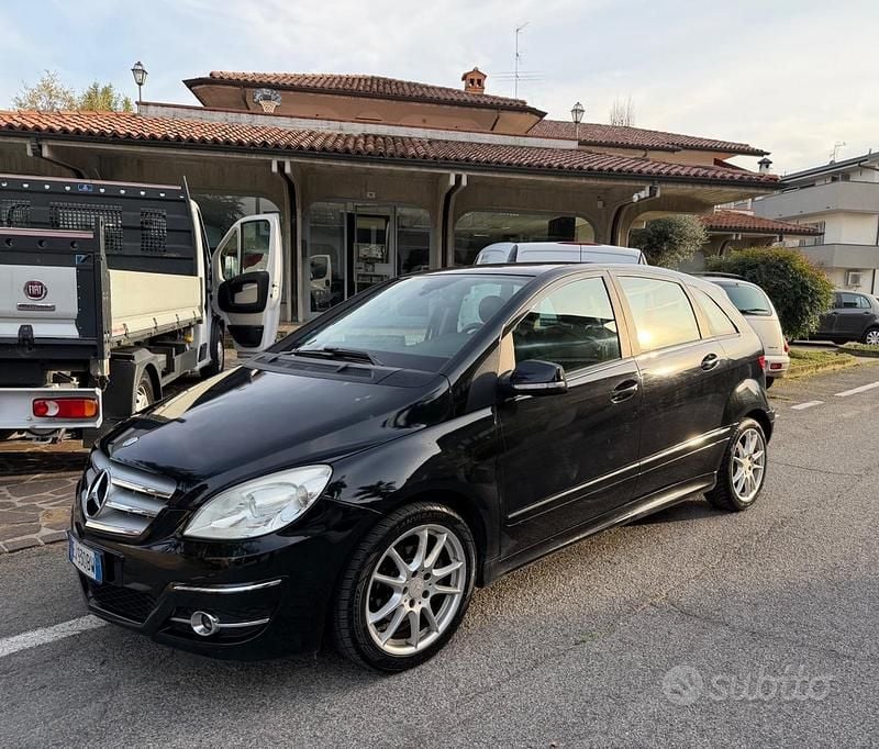 Usata Mercedes B220 109 CV (80 kW) 2010 Nero Monovolume