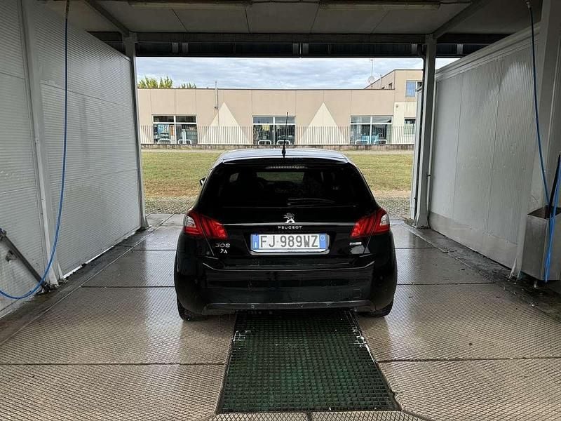 Usata 2017 Peugeot 308 Allure Tre volumi | 6999 € (Super prezzo) - Immagine 1/4