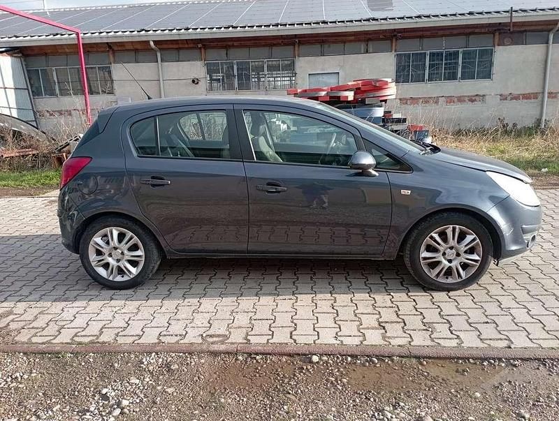 Usata Opel Corsa Cosmo 75 CV (55 kW) 2008 Berlina