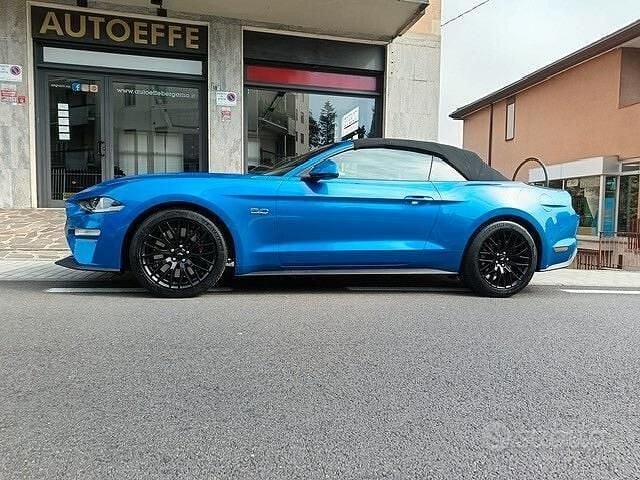Usata Ford Mustang GT Convertible 450 CV (330 kW) 2021 Blu Cabrio