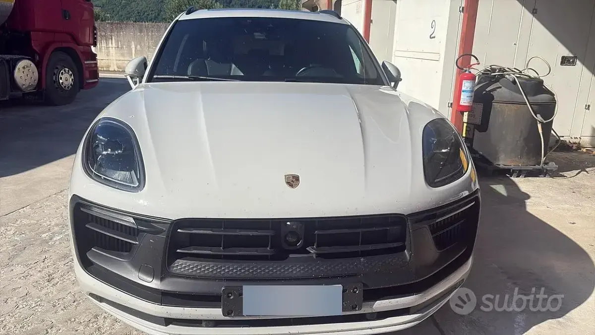 Usata Porsche Macan 441 CV (324 kW) 2023 Grigio SUV