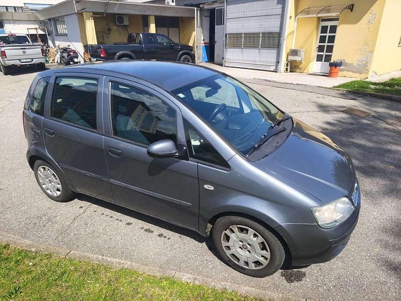 Usata Fiat Idea Active 77 CV (56 kW) 2012 Grigio Monovolume