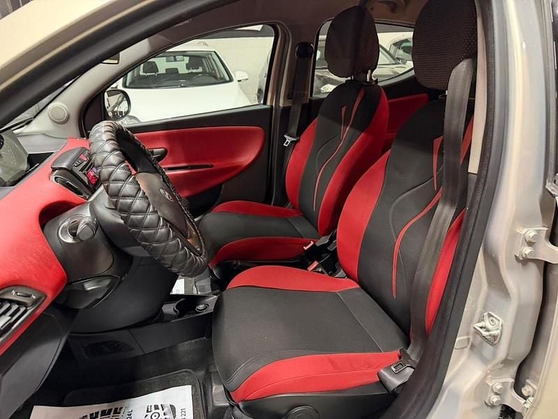 Usata Lancia Ypsilon Gold 85 CV (62 kW) 2013 Oro Utilitaria