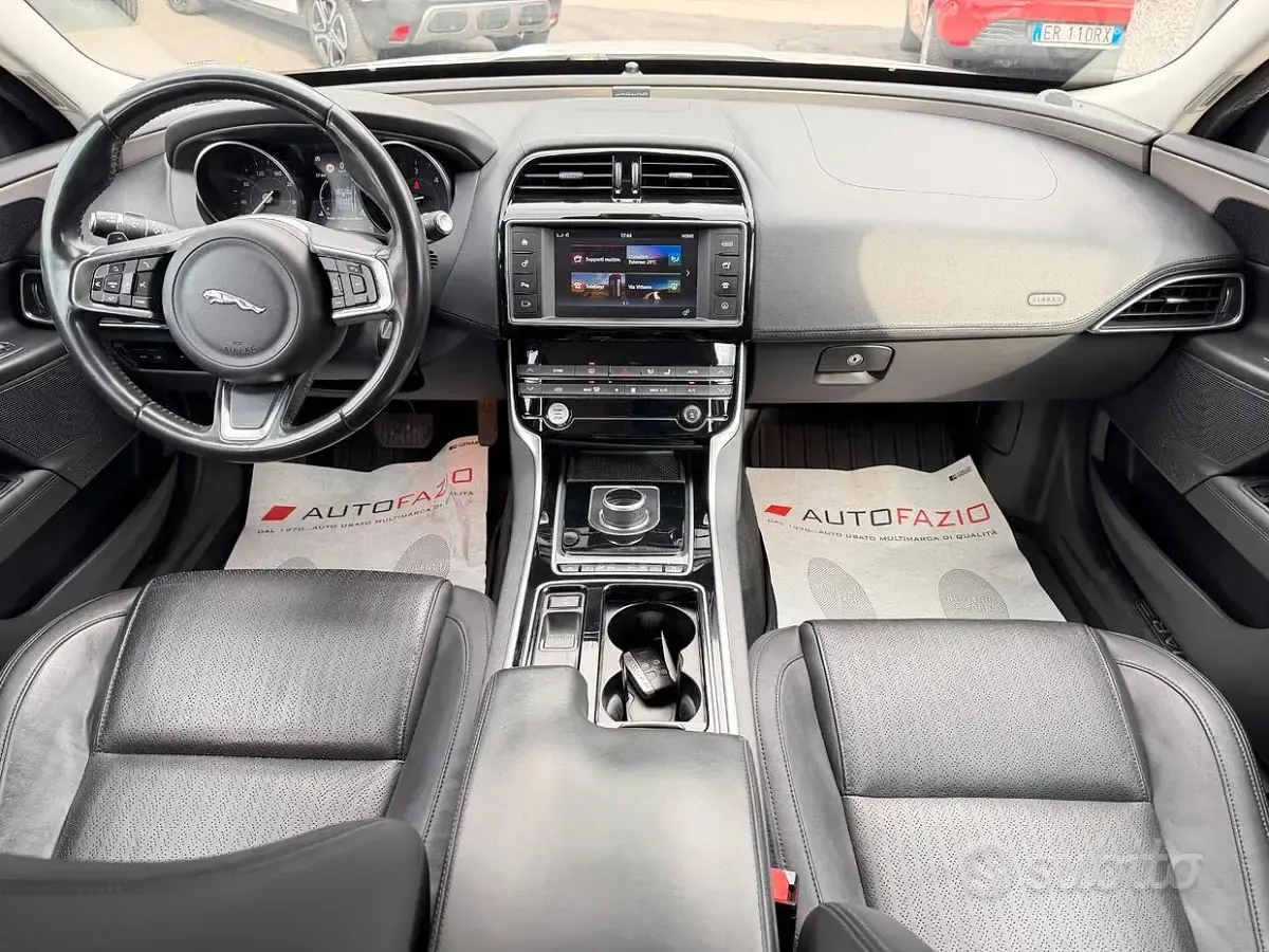Usata Jaguar XE 179 CV (131 kW) 2018 Bianco Berlina
