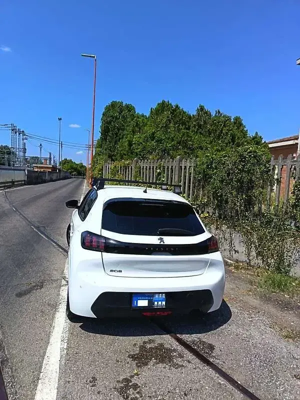 Usata Peugeot 208 Allure 82 CV (60 kW) 2022 Utilitaria