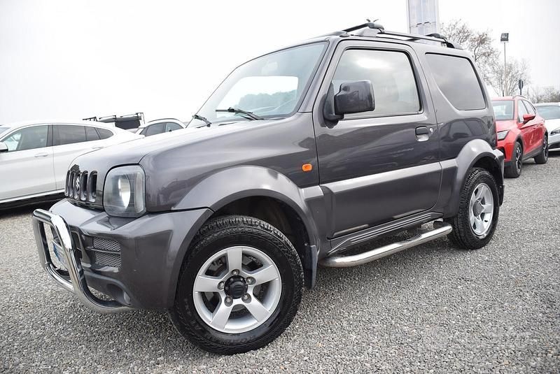 Usata Suzuki Jimny 86 CV (63 kW) 2011 Grigio SUV