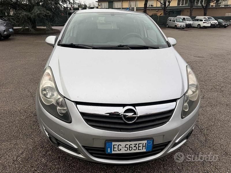 Usata Opel Corsa Cosmo 95 CV (69 kW) 2011 Grigio Berlina