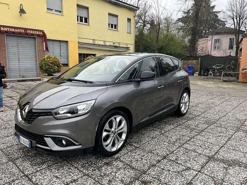 Usata Renault Scénic IV 140 CV (102 kW) 2019 Argento Monovolume