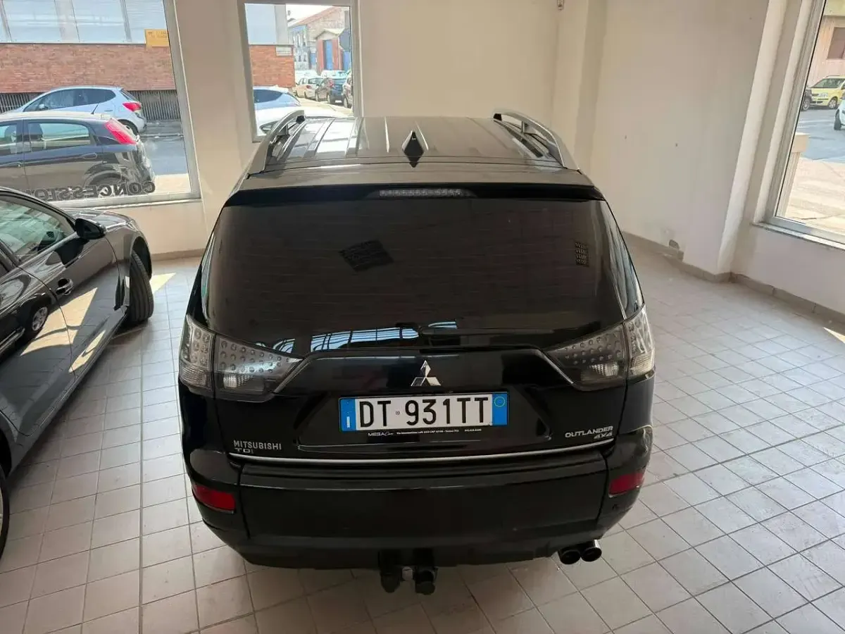 Usata Mitsubishi Outlander Invite 140 CV (102 kW) 2009 Nero SUV