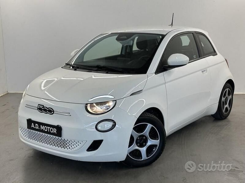 Vari colori Usata 2021 Fiat 500e Passion Tre volumi | 15.600 € (Cara) - Immagine 1/4