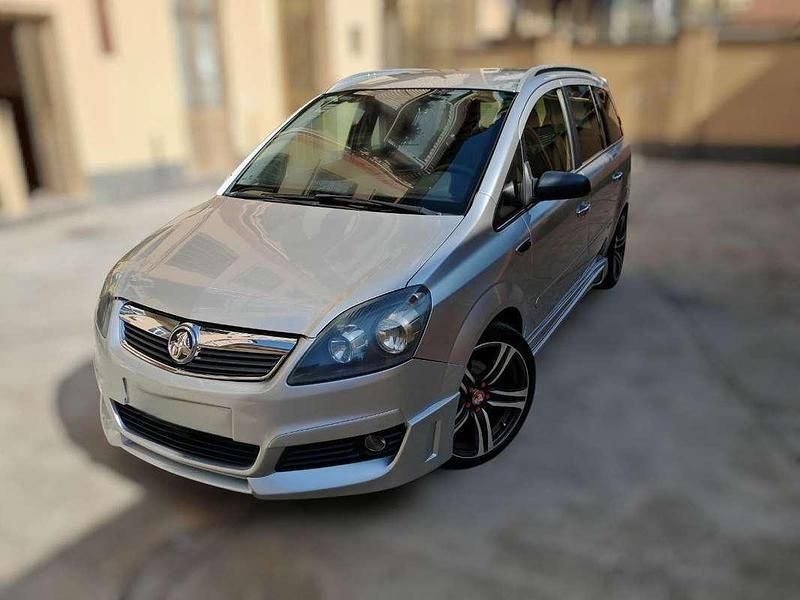 Argento Usata 2006 Opel Zafira Cosmo Monovolume | 3500 € (Buon prezzo) - Immagine 1/4