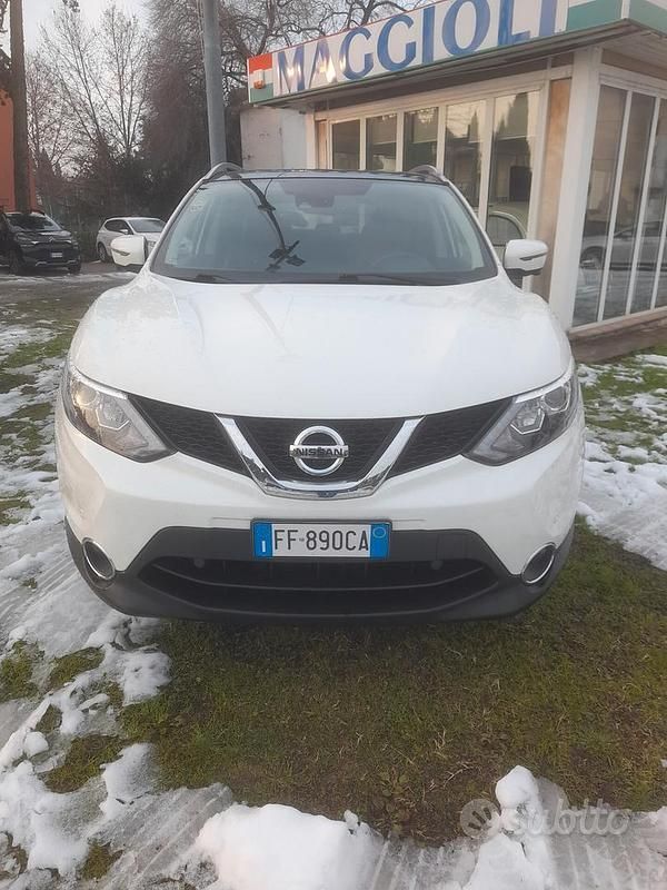 Usata Nissan Qashqai N-Connecta 131 CV (96 kW) 2016 Bianco SUV