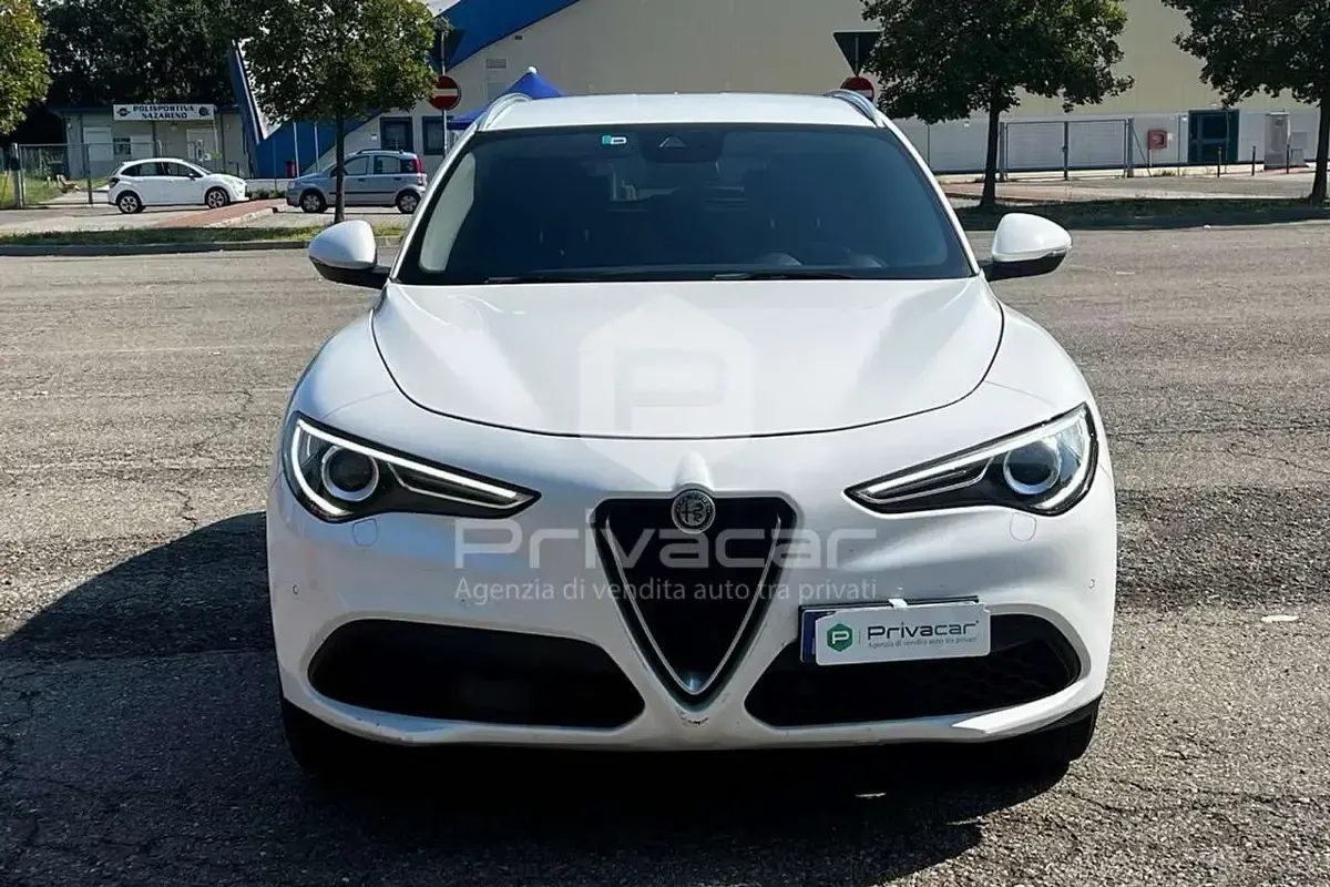 Usata Alfa Romeo Stelvio Business 160 CV (117 kW) 2019 Bianco SUV