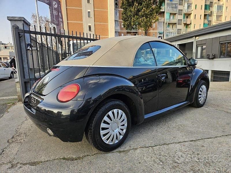 Usata VW New Beetle 101 CV (74 kW) 2005 Nero Utilitaria