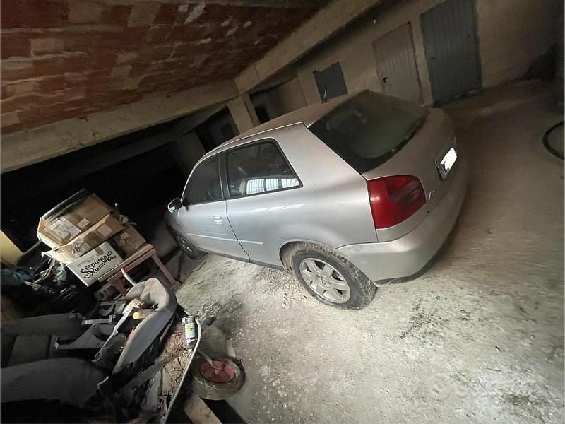Usata Audi A3 102 CV (75 kW) 2000 Grigio Utilitaria