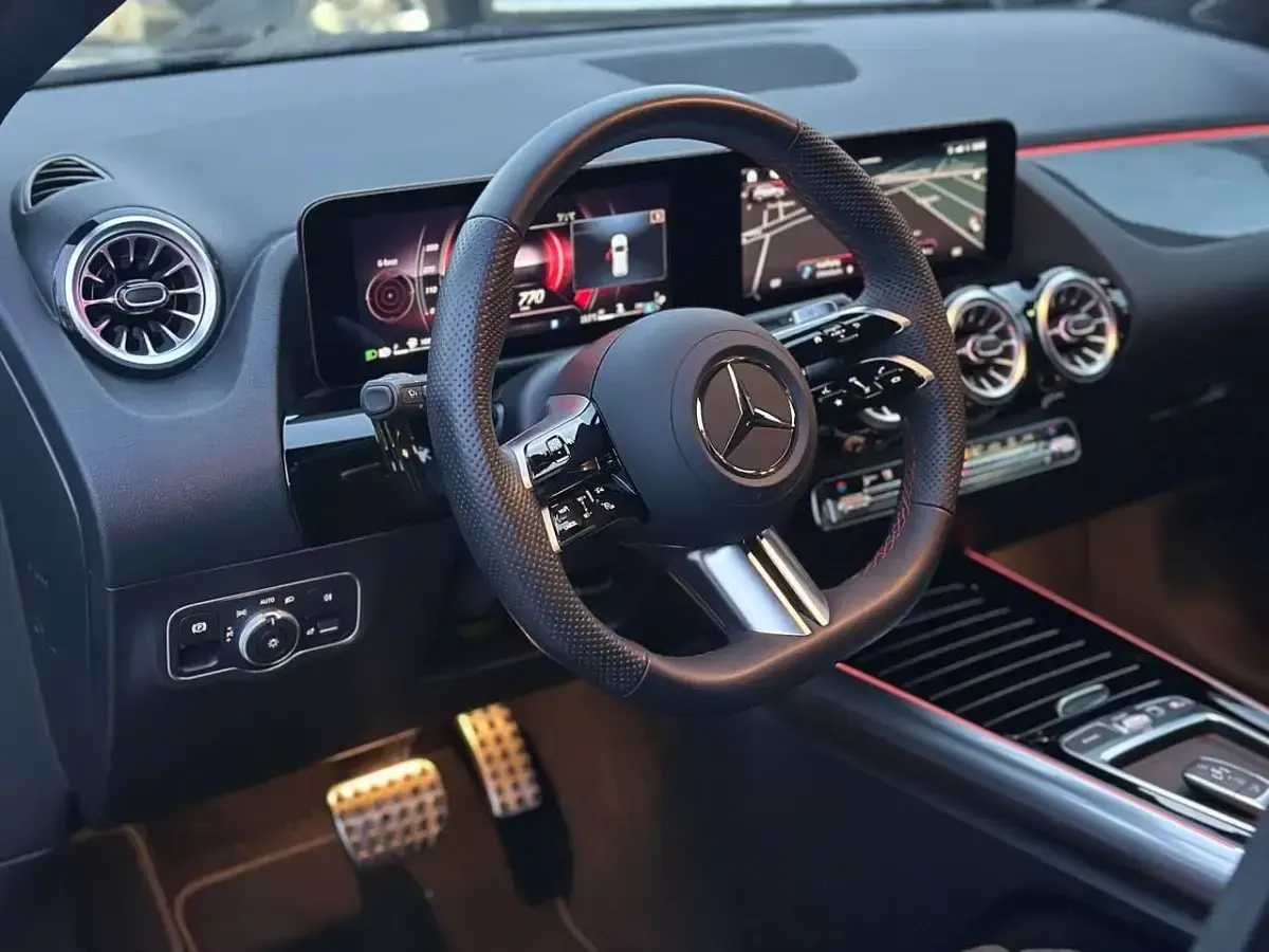 Usata Mercedes GLA200 AMG line 150 CV (110 kW) 2025 Nero SUV