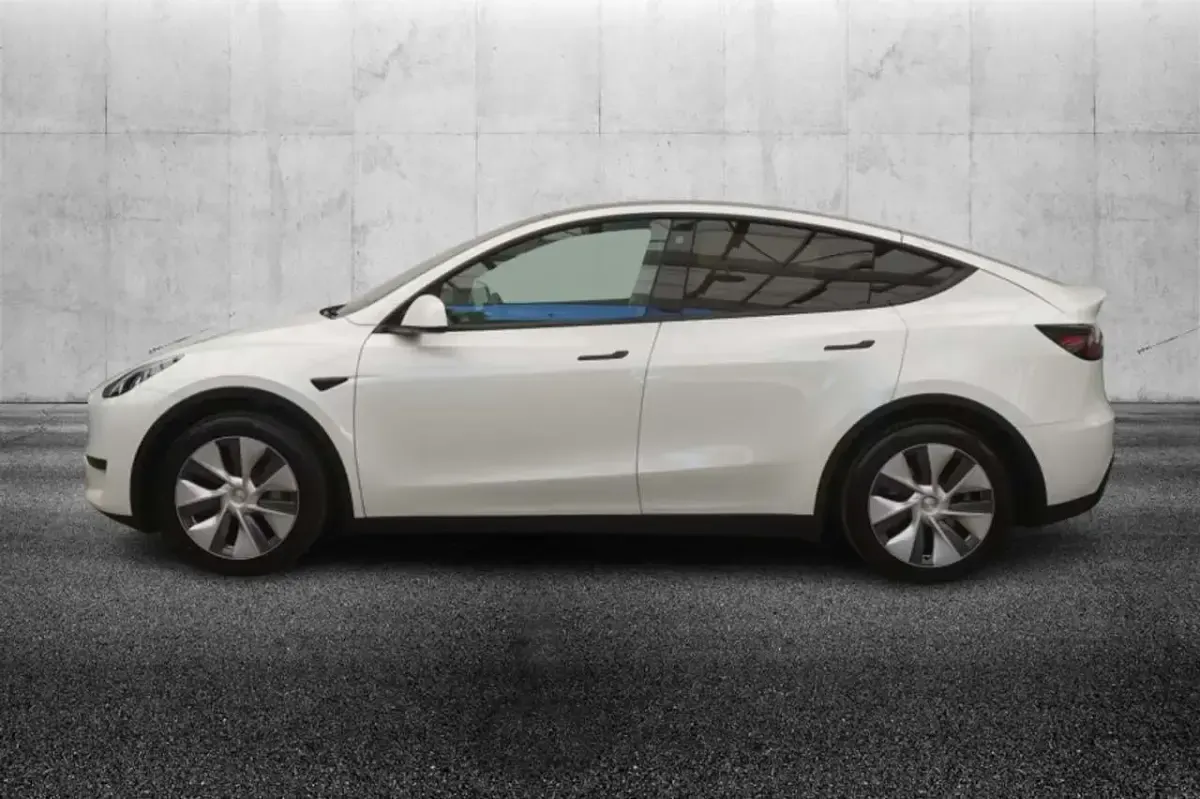 Usata Tesla Model Y RWD 88 kW (120 CV) 2024 Bianco SUV